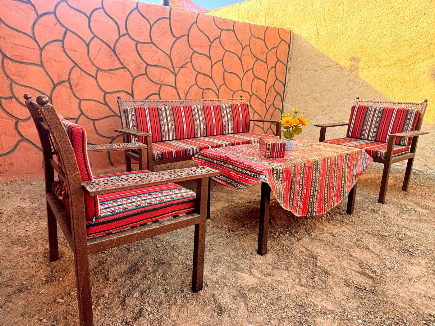 Bungalow 10: courtyard seating